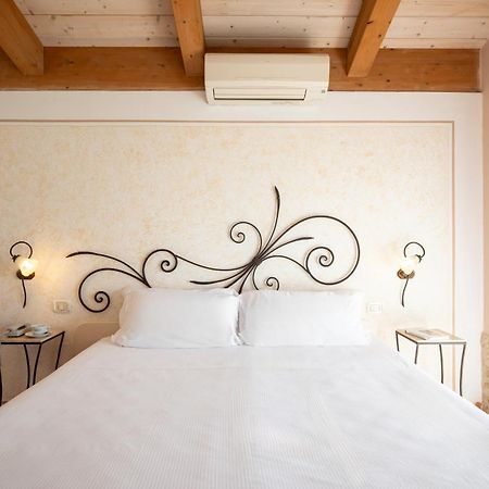 Lola Piccolo Hotel E Appartamenti Marina di Grosseto Exterior photo