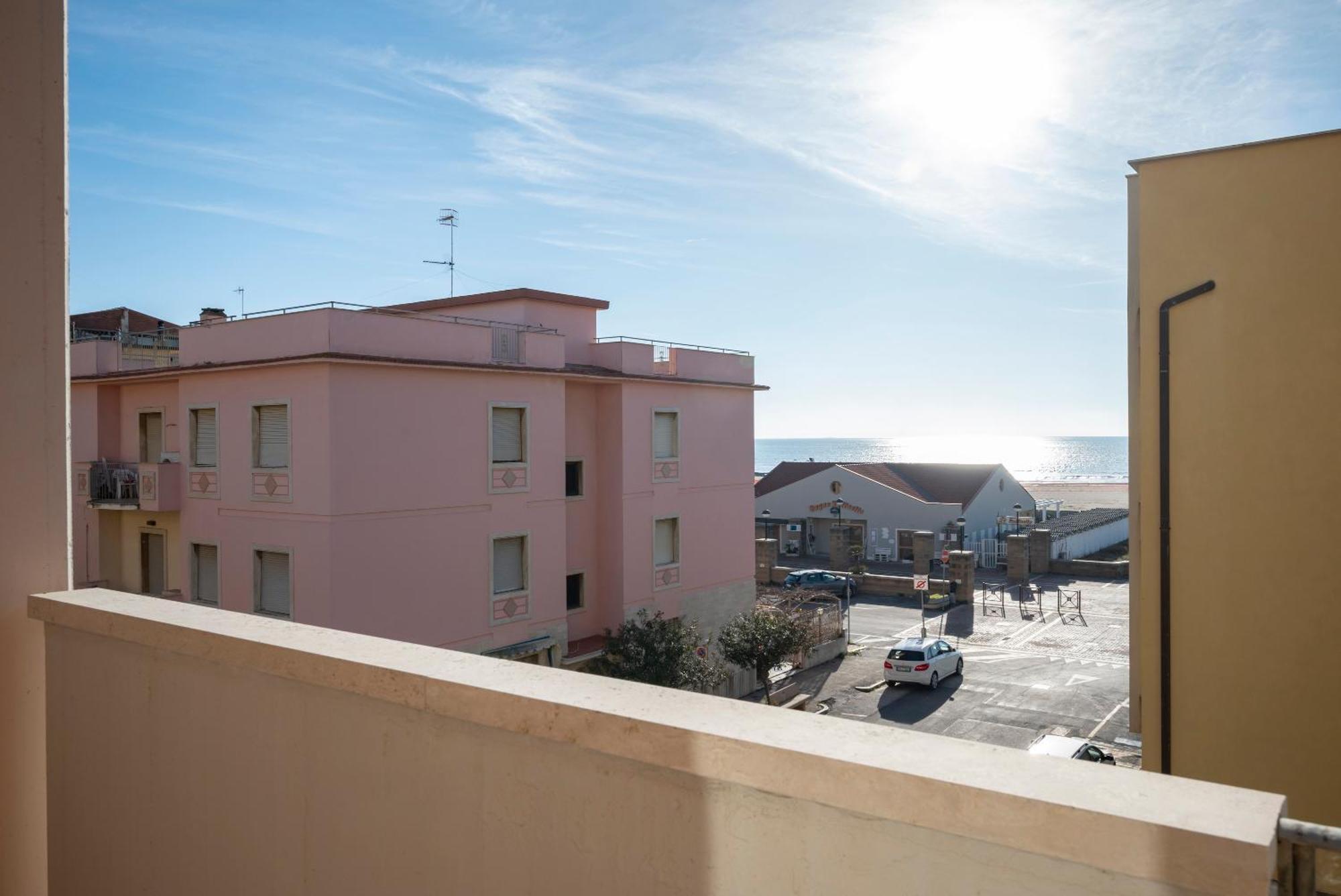 Lola Piccolo Hotel E Appartamenti Marina di Grosseto Exterior photo