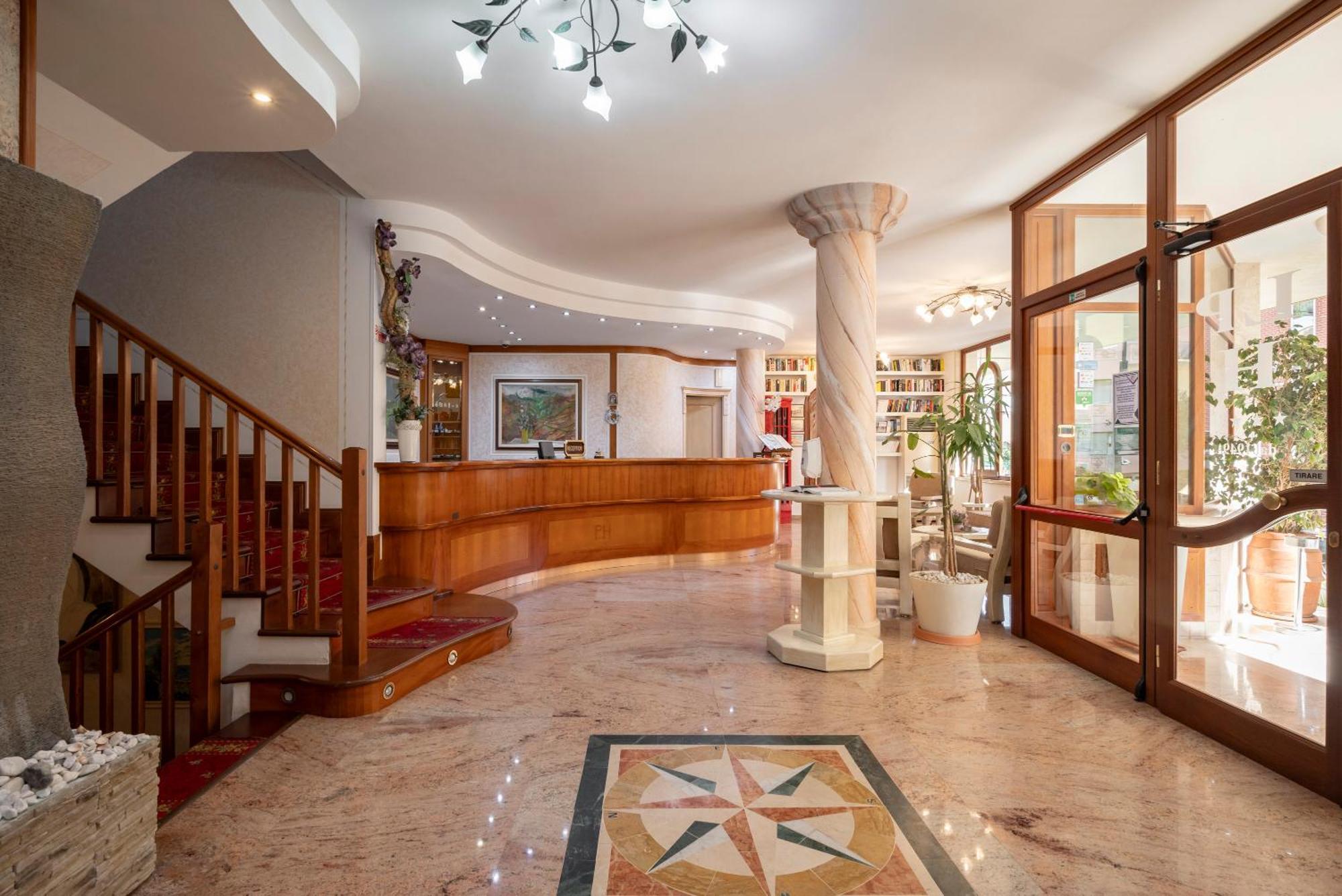 Lola Piccolo Hotel E Appartamenti Marina di Grosseto Exterior photo