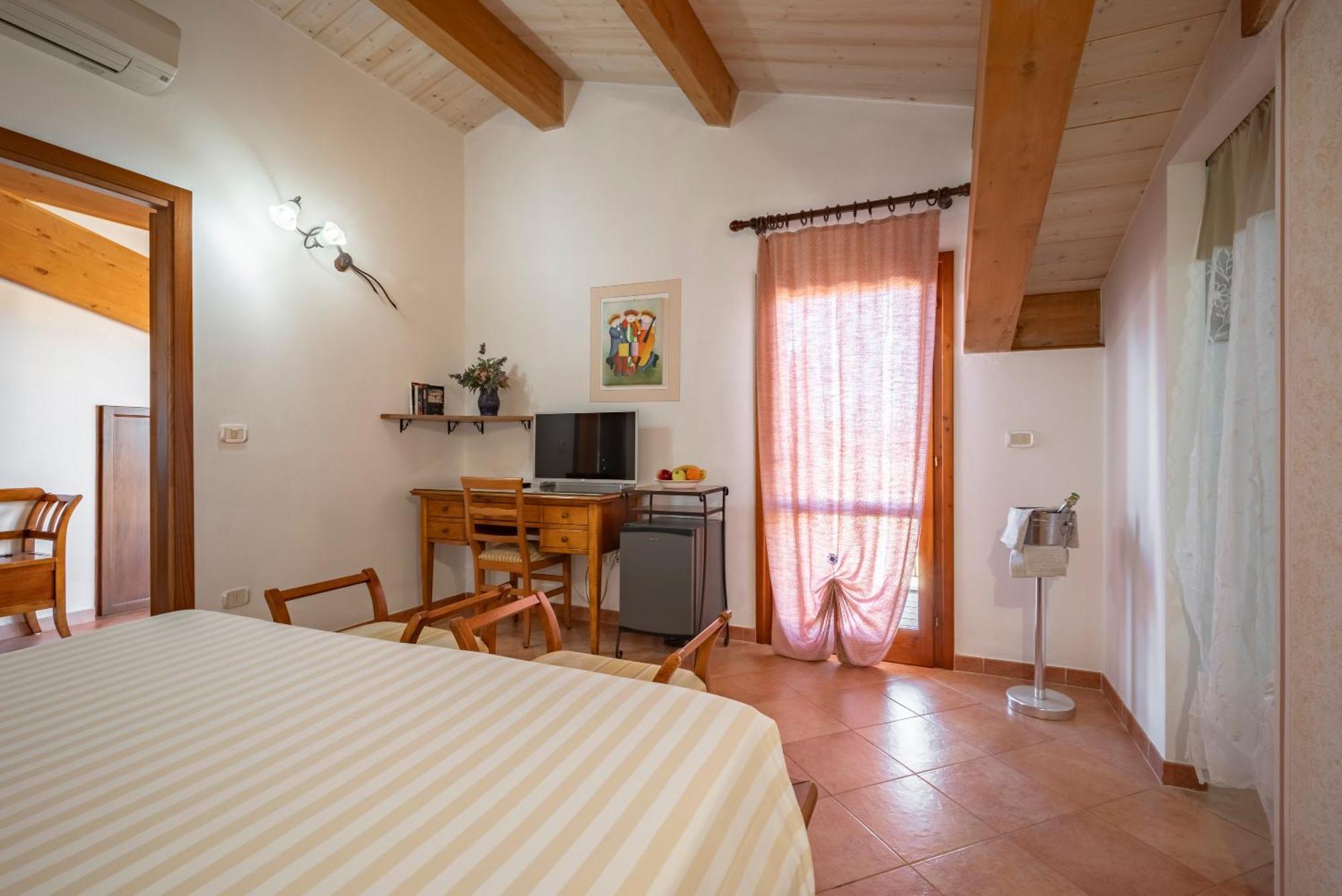 Lola Piccolo Hotel E Appartamenti Marina di Grosseto Exterior photo