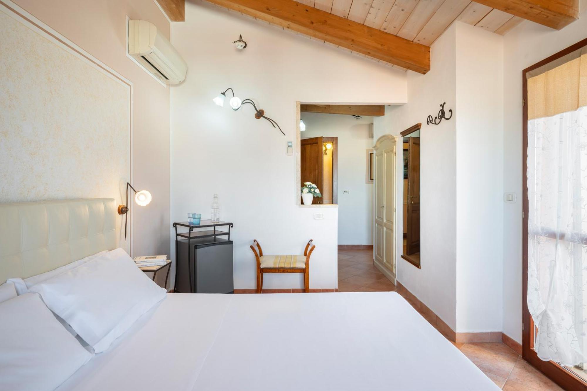Lola Piccolo Hotel E Appartamenti Marina di Grosseto Exterior photo